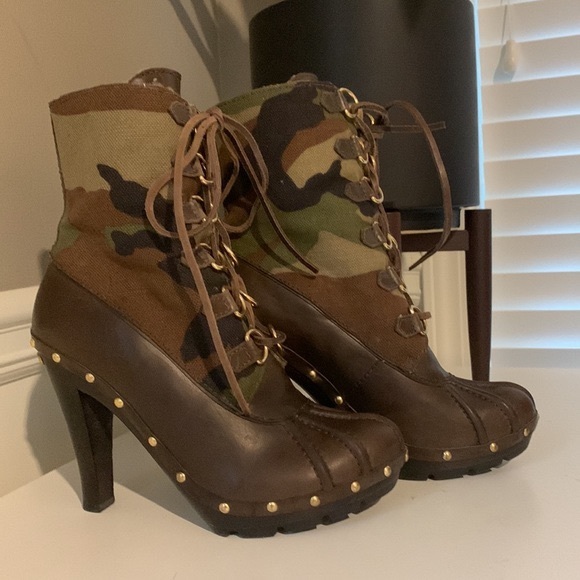 Michael Kors Studded Camouflage Leather Boot Size 6.5 - Picture 5 of 11